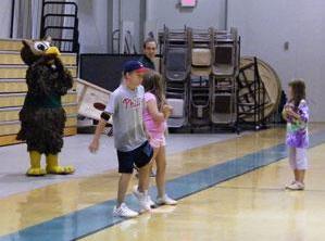 kids playing basketball 